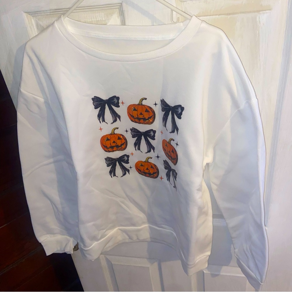 White Fall/Halloween Long sleeve Shirt Size Large - NEW